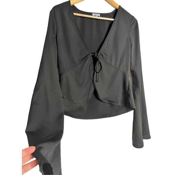 Tobi Tops Paradise tie front Bell Sleeve Blouse Black sz SP - Picture 8 of 9